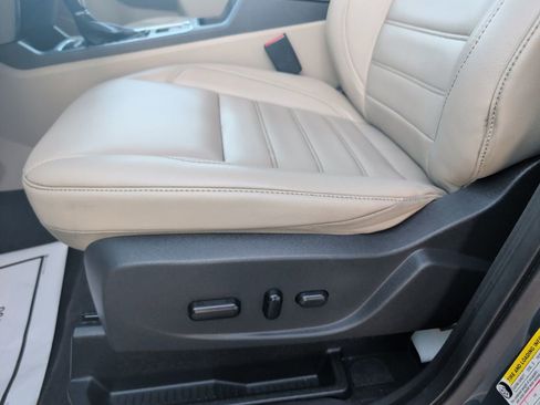 Used 2019 Ford Escape SEL image 9