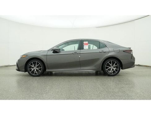 Used 2023 Toyota Camry SE image 20