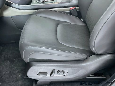 New 2026 Kia Carnival LXS FWD image 18
