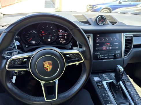 Used 2018 Porsche Macan Sport Edition AWD/4WD image 11
