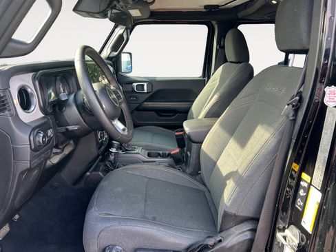 Used 2024 Jeep Wrangler Sahara image 9