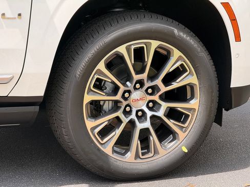 New 2026 GMC Yukon Denali w/ Denali Reserve Package RWD image 10