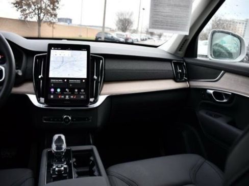 Certified 2025 Volvo XC90 B6 Plus AWD/4WD image 17