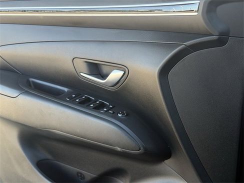 Used 2024 Hyundai Tucson SE image 22