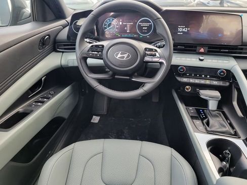 New 2025 Hyundai Elantra Limited FWD image 27