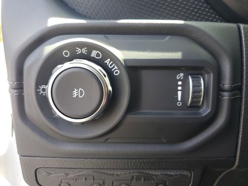 Used 2025 Jeep Wrangler Unlimited Rubicon AWD/4WD image 25