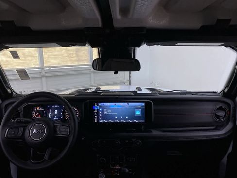 Used 2025 Jeep Wrangler Unlimited Rubicon image 13