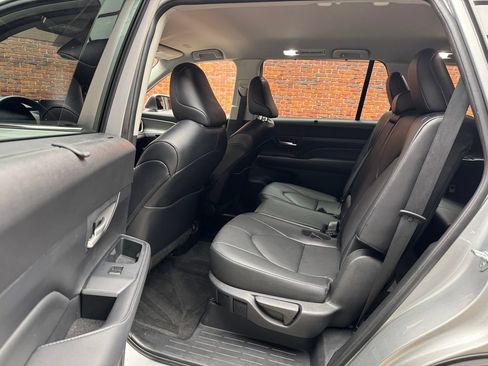 Used 2024 Toyota Grand Highlander AWD image 24