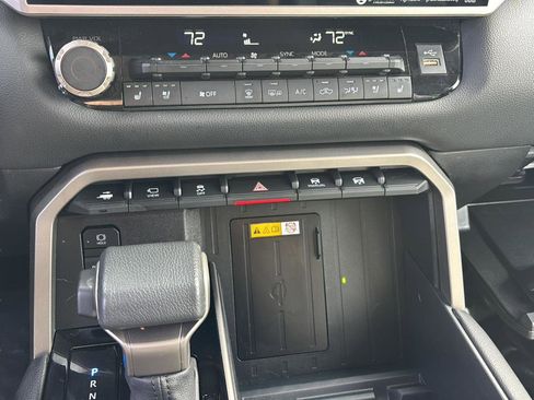 Used 2024 Toyota Tundra Limited image 29