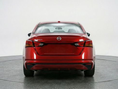 Used 2025 Nissan Altima 2.5 SV FWD image 7