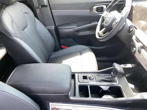 New 2025 Kia Sorento EX image 11