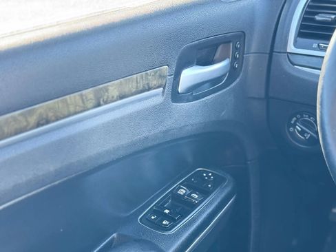 Used 2020 Chrysler 300 Limited image 28