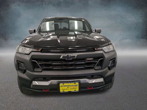 Used 2024 Chevrolet Colorado Trail Boss w/ Advanced Trailering Package image 2