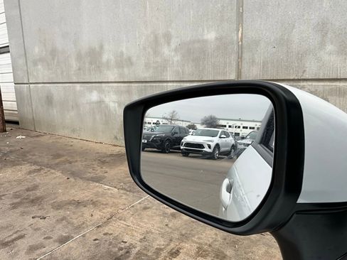 Used 2025 Nissan Versa SV image 18