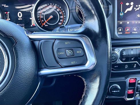 Used 2021 Jeep Wrangler Unlimited Sahara AWD/4WD image 26