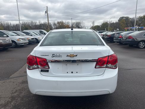 Used 2013 Chevrolet Cruze LS image 6