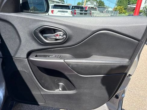 Used 2019 Jeep Cherokee Limited AWD/4WD image 32
