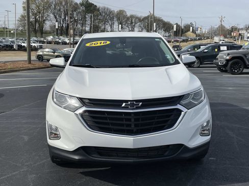Used 2018 Chevrolet Equinox LT FWD image 2
