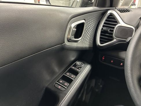 Used 2022 Kia Soul LX image 23