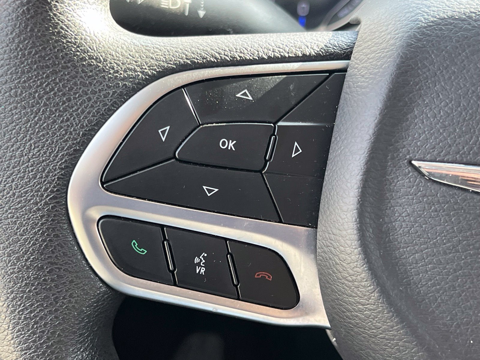 Used 2018 Chrysler Pacifica Touring Plus w/ Tire & Wheel Group FWD image 30