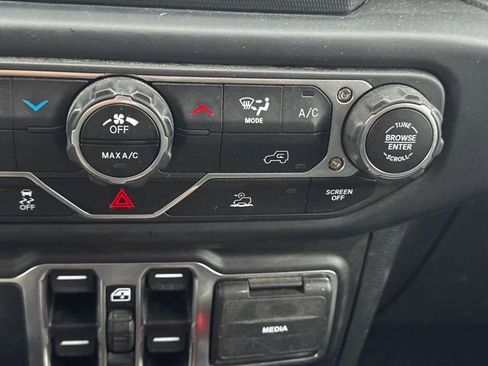 Certified 2022 Jeep Gladiator Willys image 35