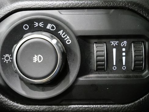 Used 2022 Jeep Wrangler Unlimited Sahara w/ Cold Weather Group AWD/4WD image 14