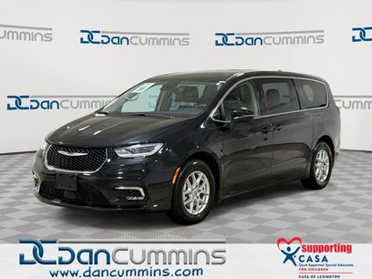Used 2023 Chrysler Pacifica Touring-L