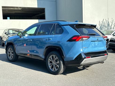 Used 2022 Toyota RAV4 SE w/ Convenience Package AWD/4WD image 3