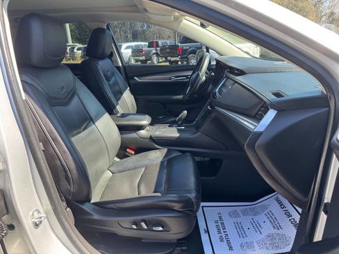 Used 2017 Cadillac XT5 Luxury FWD image 17