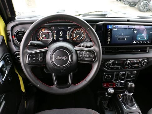 Used 2024 Jeep Wrangler Unlimited Rubicon AWD/4WD image 24