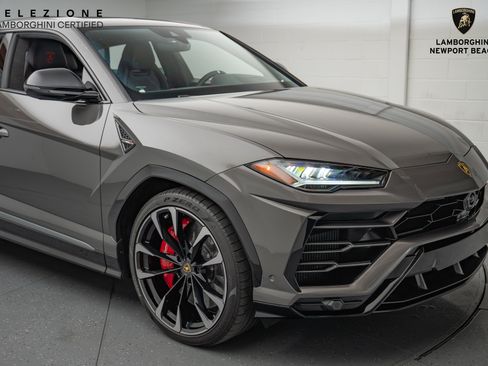 Used 2021 Lamborghini Urus image 2