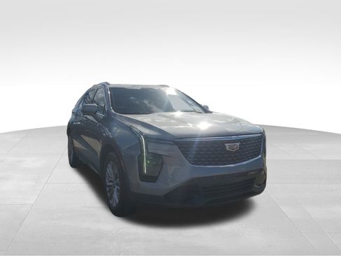 Used 2025 Cadillac XT4 Premium Luxury image 3