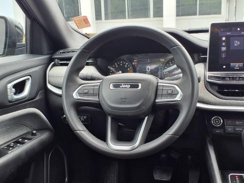 Used 2024 Jeep Compass Latitude AWD/4WD image 10