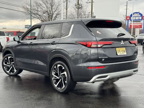 Used 2024 Mitsubishi Outlander SE image 17