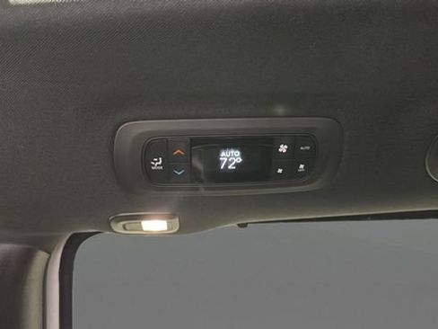 Used 2025 Chrysler Pacifica Limited FWD image 26