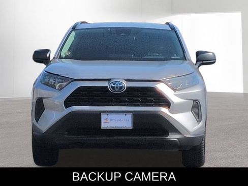 Used 2021 Toyota RAV4 LE AWD/4WD image 2