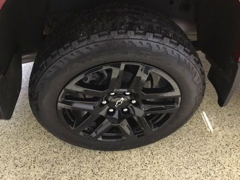 Used 2024 Chevrolet Colorado Z71 w/ Z71 Convenience Package 2 image 24