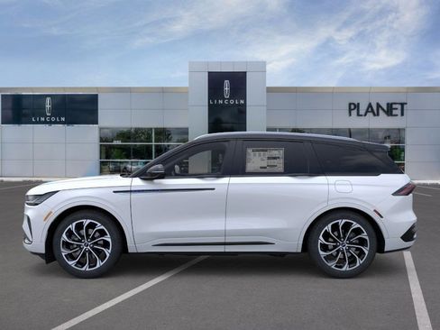 New 2026 Lincoln Nautilus Reserve image 3