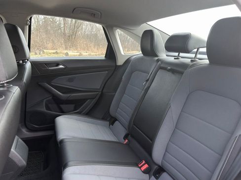 Used 2025 Volkswagen Jetta SE image 24