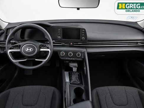 Used 2024 Hyundai Elantra SE FWD image 11