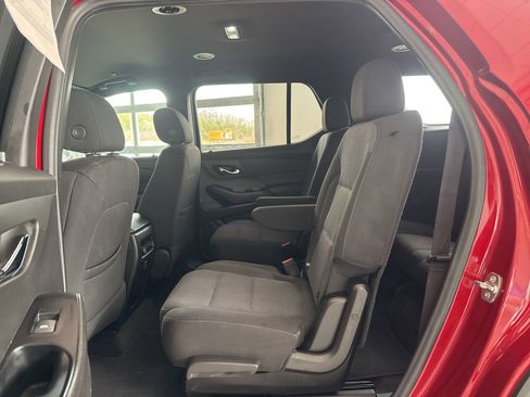 Used 2023 Chevrolet Traverse LT image 18