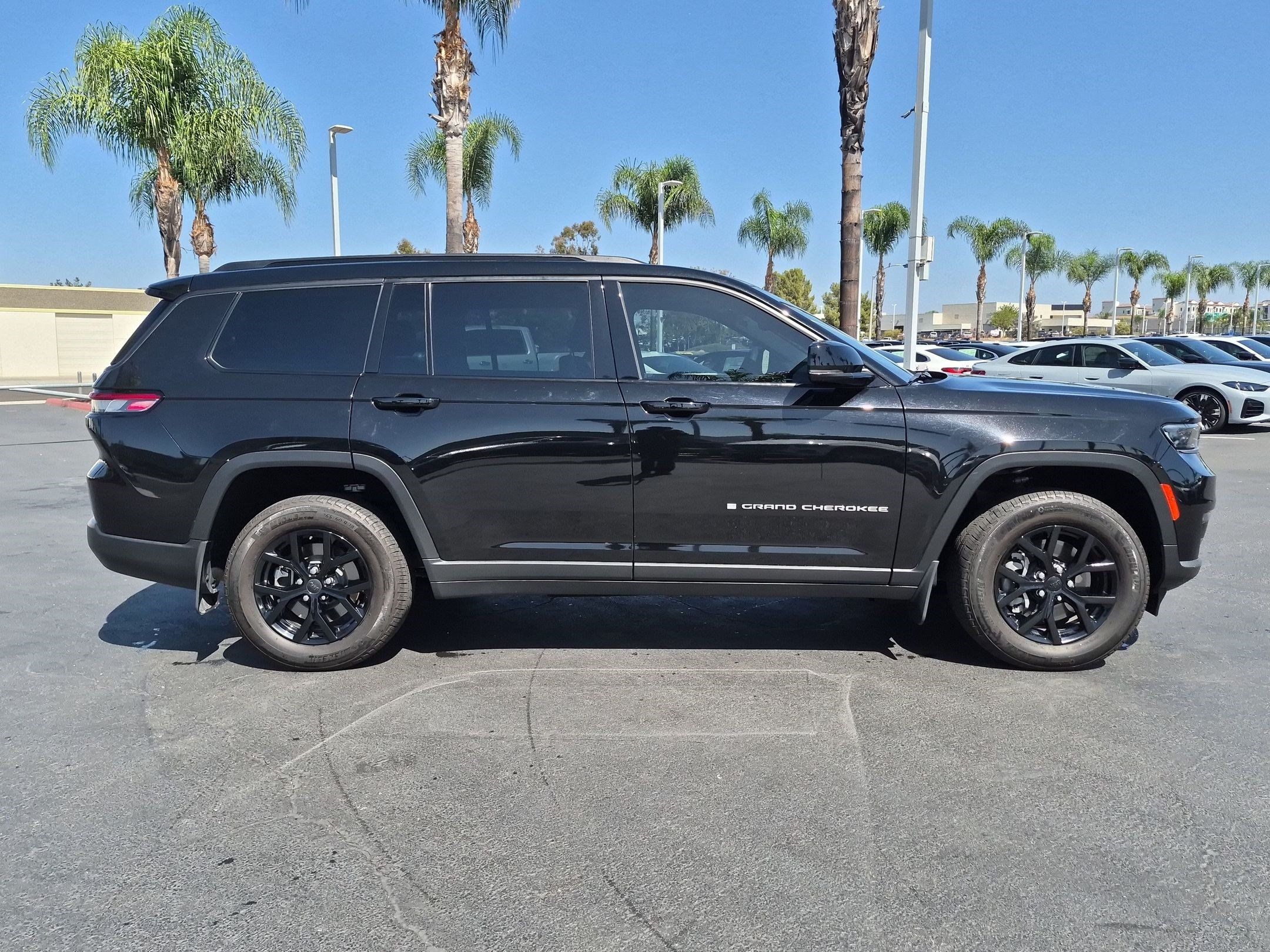 Used 2024 Jeep Grand Cherokee L Limited AWD/4WD image 11