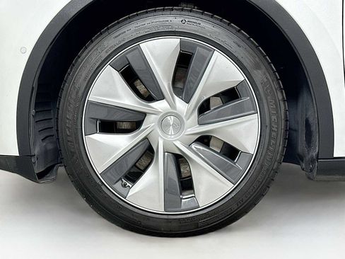 Used 2021 Tesla Model Y Long Range image 30