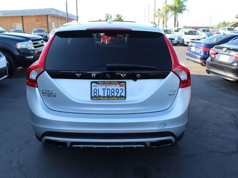 Used 2018 Volvo V60 T5 Cross Country image 6
