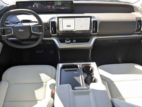 New 2026 Ford Expedition Platinum image 16