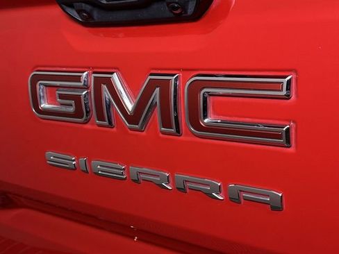 Used 2025 GMC Sierra 1500 Elevation image 32