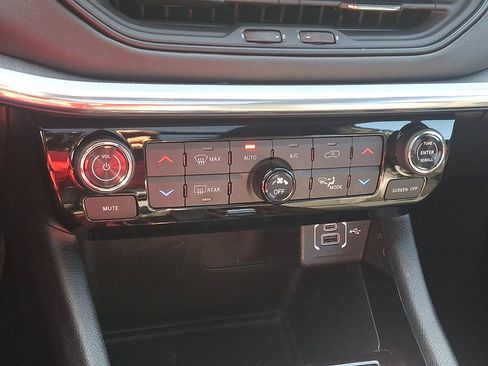 Used 2023 Jeep Compass High Altitude image 29