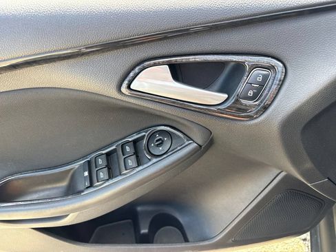Used 2018 Ford Focus SE FWD image 14