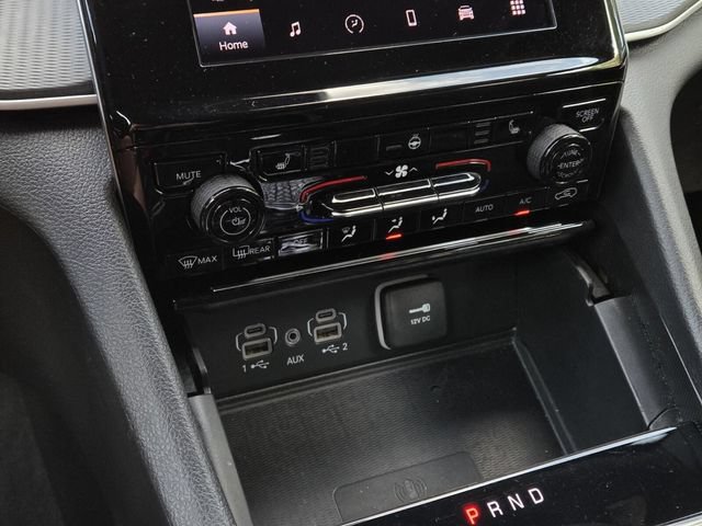 Used 2025 Jeep Grand Cherokee Altitude AWD/4WD image 29