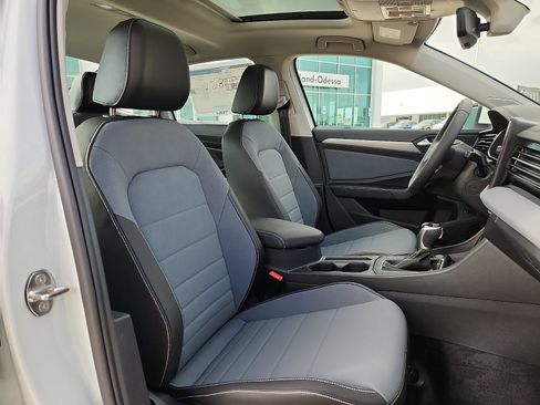 New 2026 Volkswagen Jetta SE FWD image 15